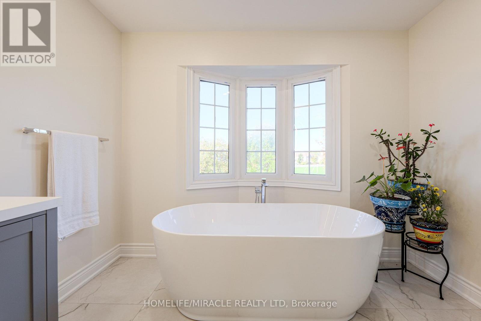 89 Woodlot Crescent, Toronto, Ontario  M9W 6T3 - Photo 16 - W12454529