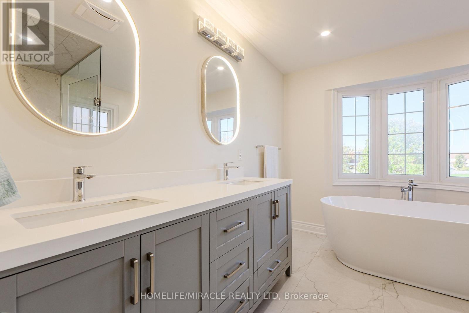 89 Woodlot Crescent, Toronto, Ontario  M9W 6T3 - Photo 17 - W12454529
