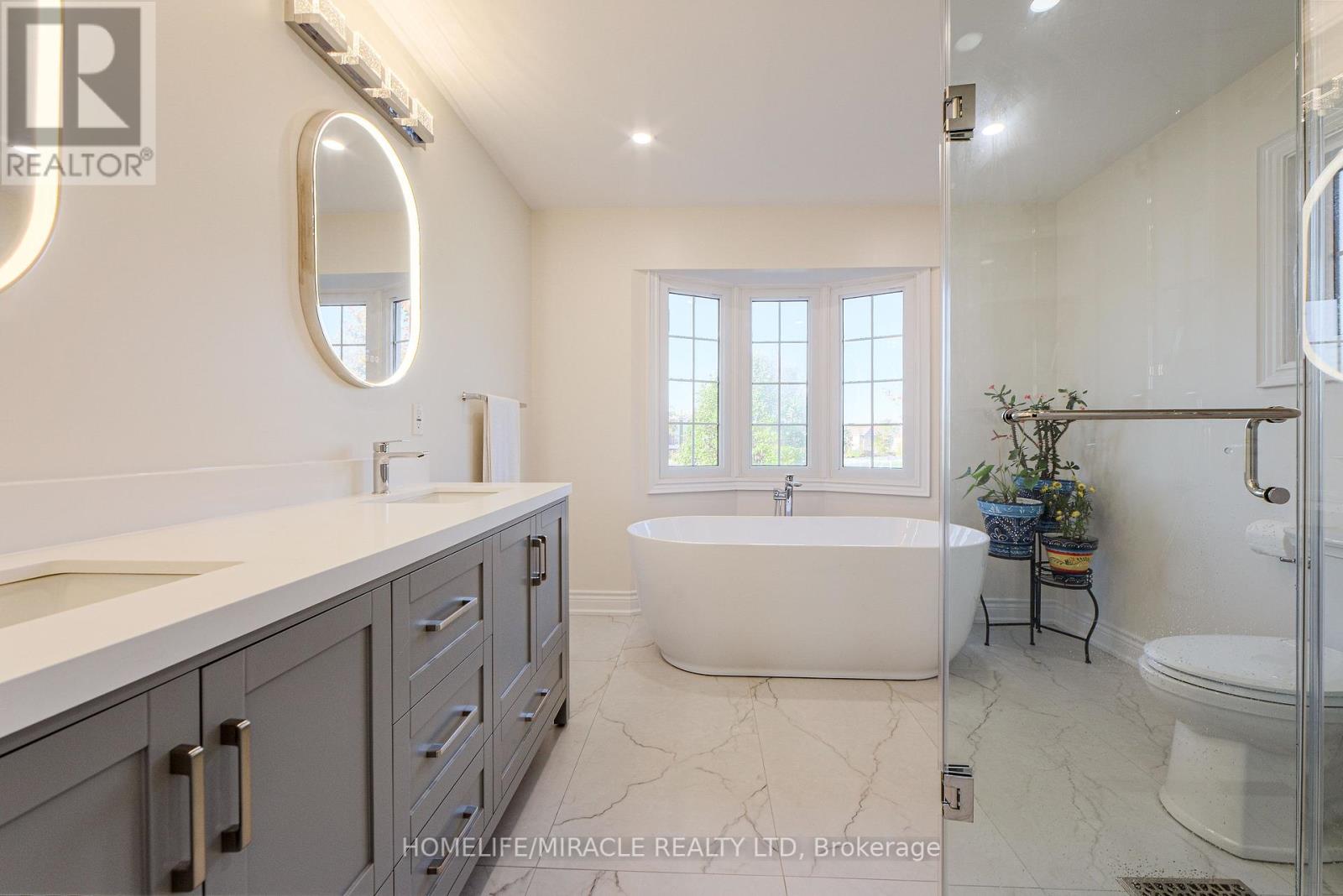 89 Woodlot Crescent, Toronto, Ontario  M9W 6T3 - Photo 18 - W12454529