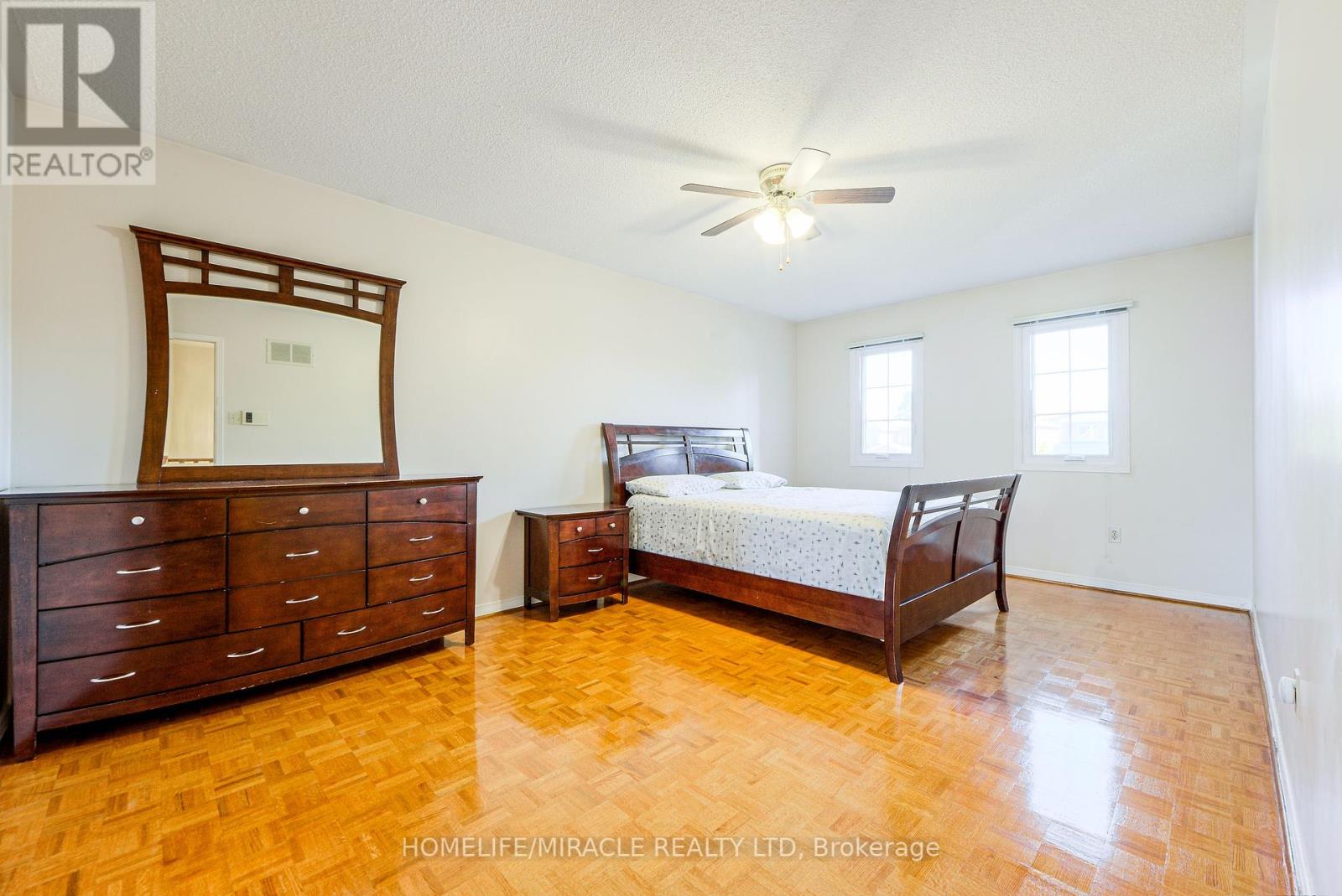 89 Woodlot Crescent, Toronto, Ontario  M9W 6T3 - Photo 22 - W12454529