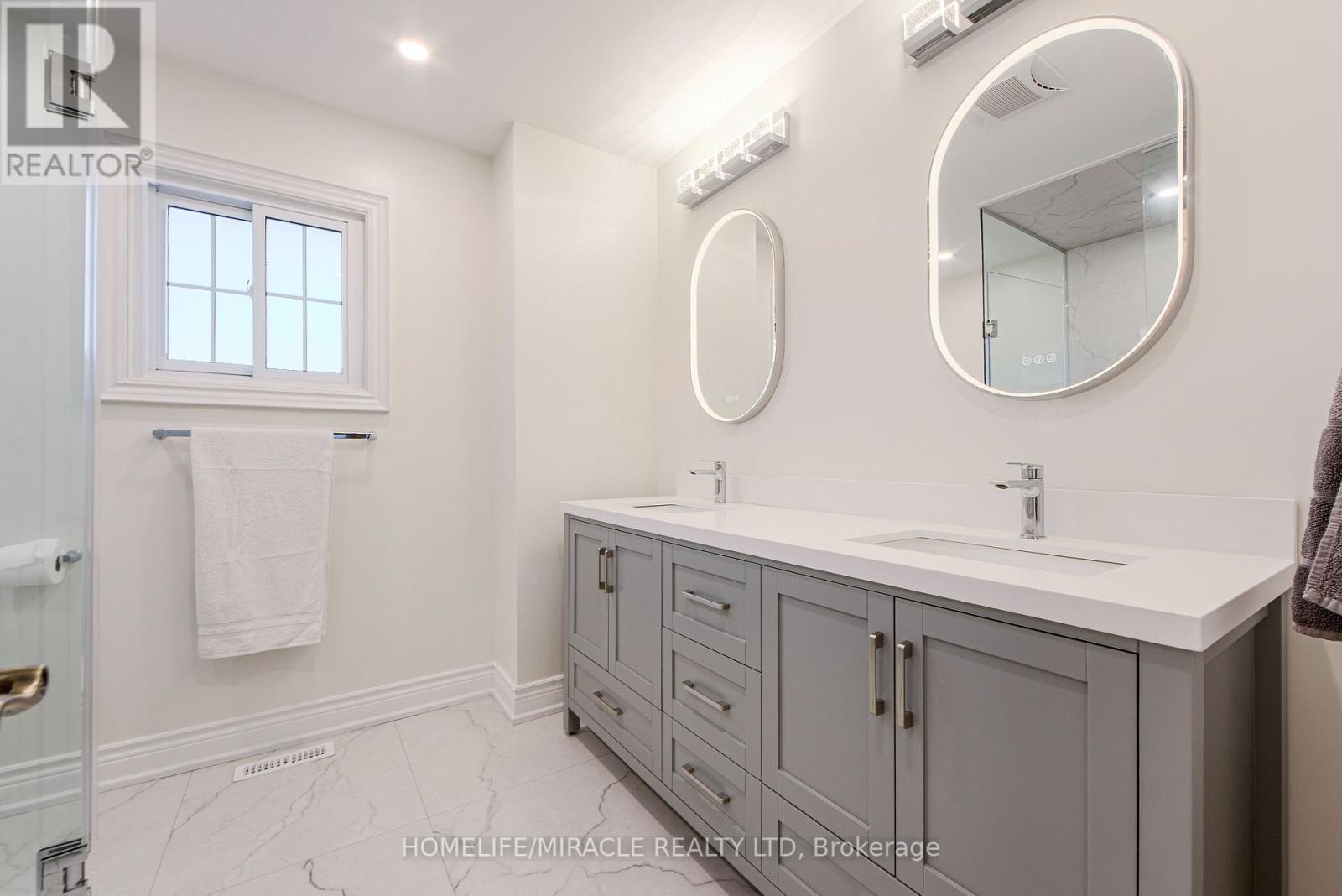 89 Woodlot Crescent, Toronto, Ontario  M9W 6T3 - Photo 25 - W12454529