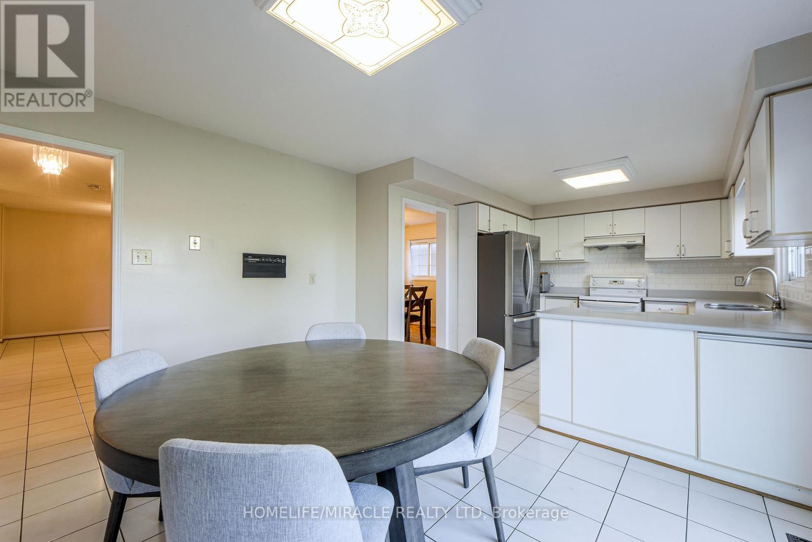 89 Woodlot Crescent, Toronto, Ontario  M9W 6T3 - Photo 32 - W12454529