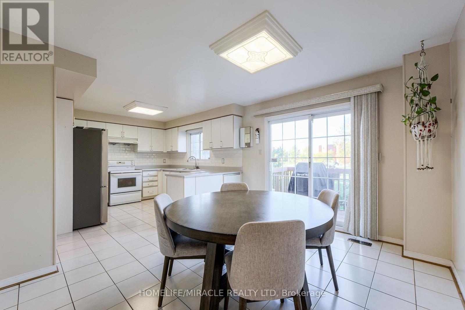 89 Woodlot Crescent, Toronto, Ontario  M9W 6T3 - Photo 33 - W12454529