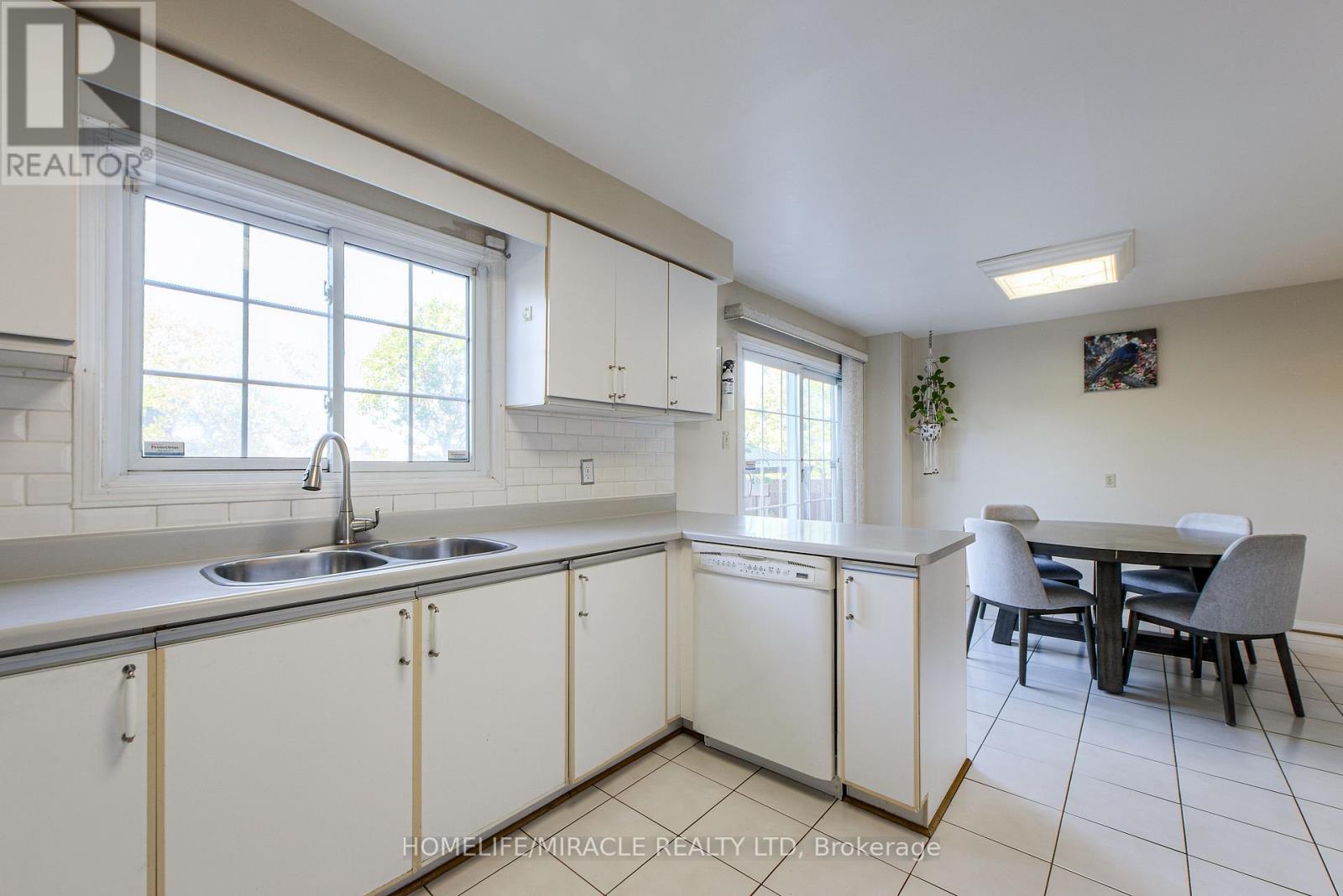 89 Woodlot Crescent, Toronto, Ontario  M9W 6T3 - Photo 35 - W12454529