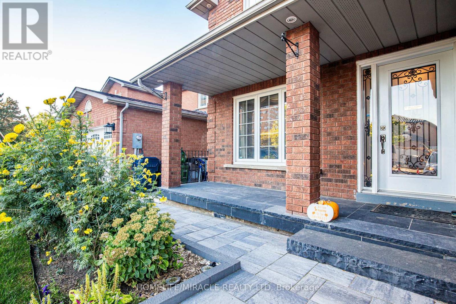 89 Woodlot Crescent, Toronto, Ontario  M9W 6T3 - Photo 4 - W12454529