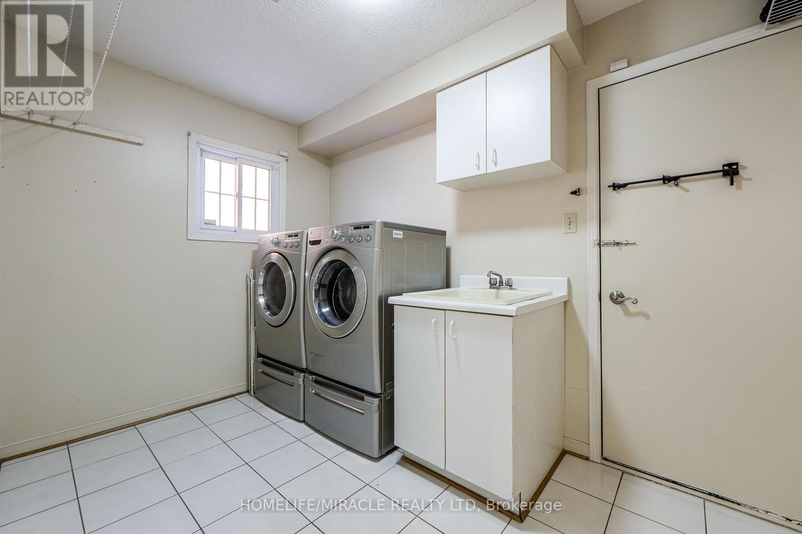 89 Woodlot Crescent, Toronto, Ontario  M9W 6T3 - Photo 44 - W12454529