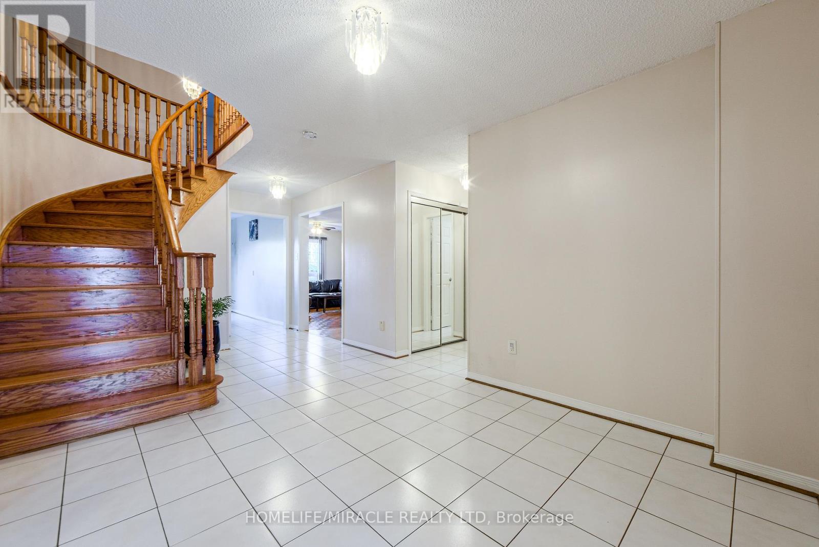89 Woodlot Crescent, Toronto, Ontario  M9W 6T3 - Photo 48 - W12454529