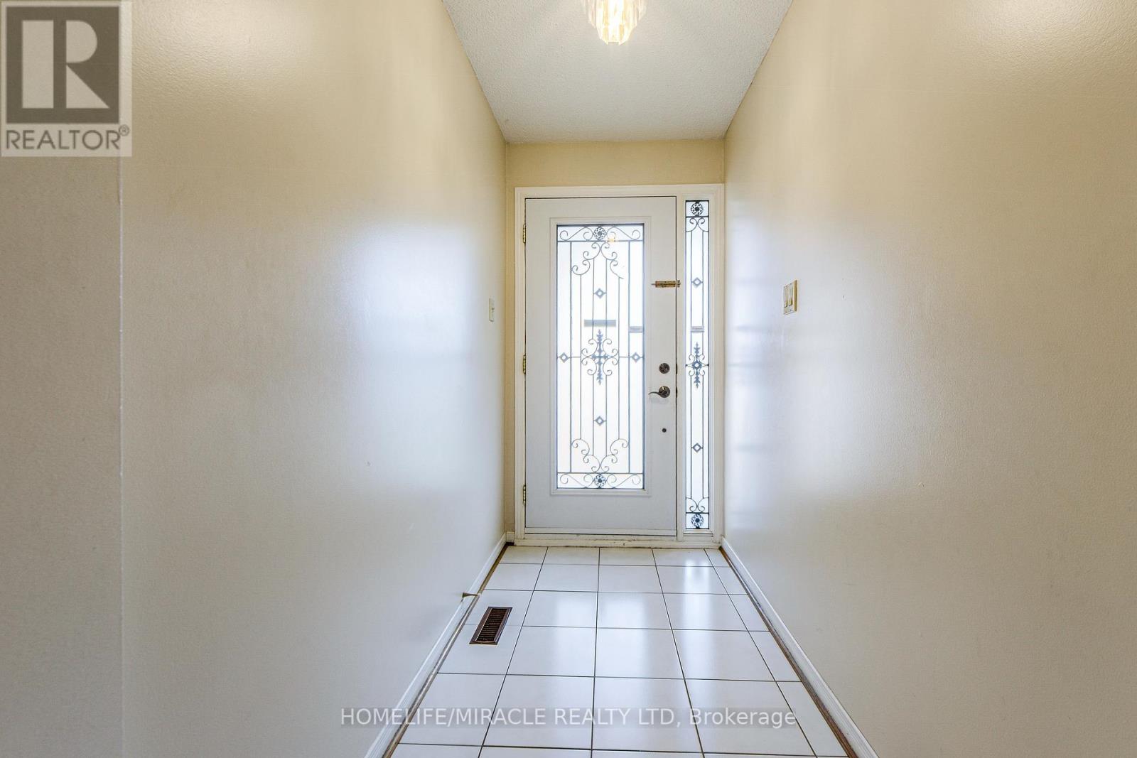 89 Woodlot Crescent, Toronto, Ontario  M9W 6T3 - Photo 49 - W12454529