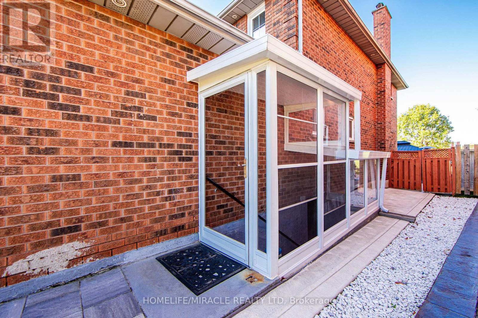 89 Woodlot Crescent, Toronto, Ontario  M9W 6T3 - Photo 5 - W12454529