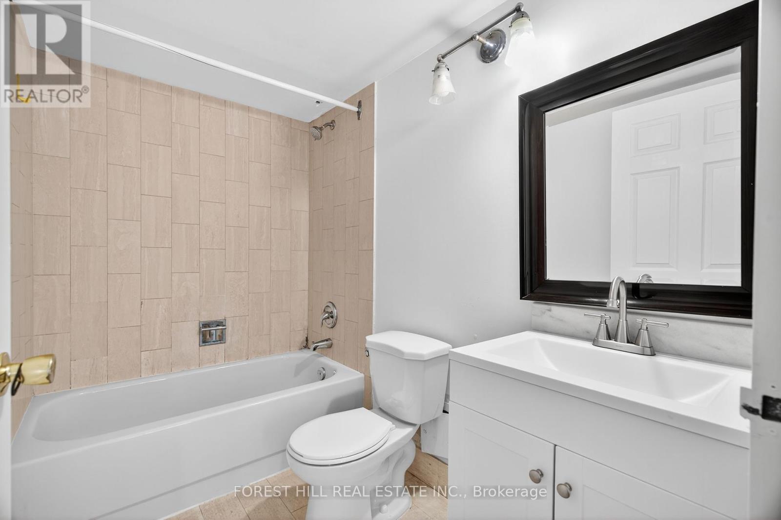 210 - 285 Enfield Place N, Mississauga, Ontario  L5B 3Y6 - Photo 20 - W12454535