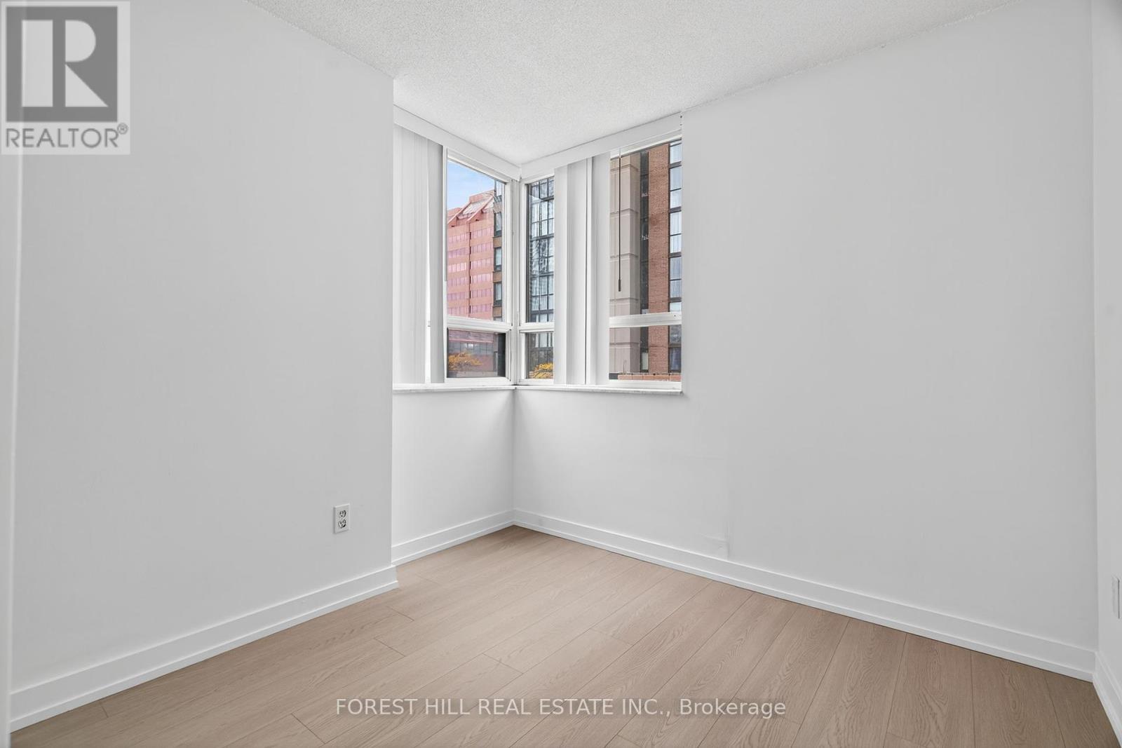 210 - 285 Enfield Place N, Mississauga, Ontario  L5B 3Y6 - Photo 24 - W12454535