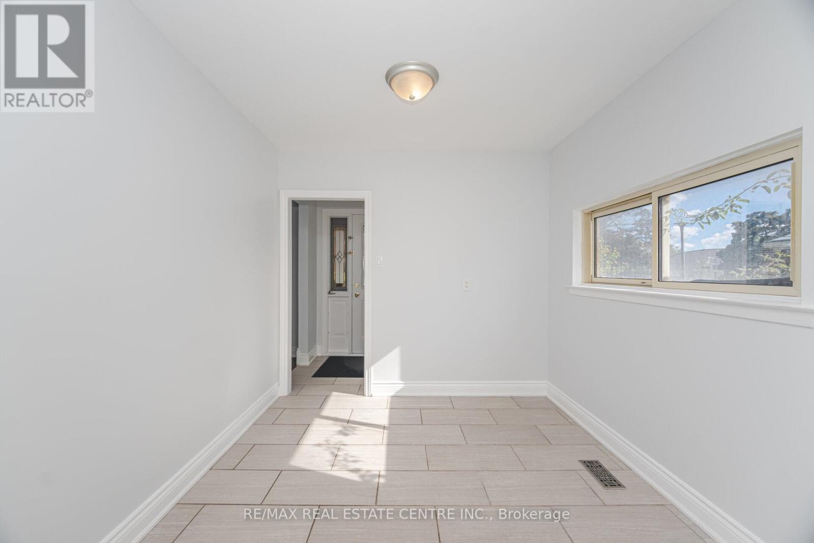 219 Mill Street S, Brampton, Ontario  L6Y 1T9 - Photo 11 - W12454562