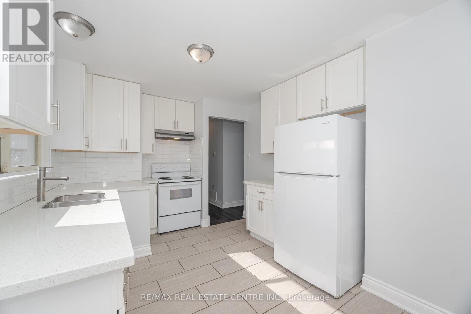219 Mill Street S, Brampton, Ontario  L6Y 1T9 - Photo 9 - W12454562