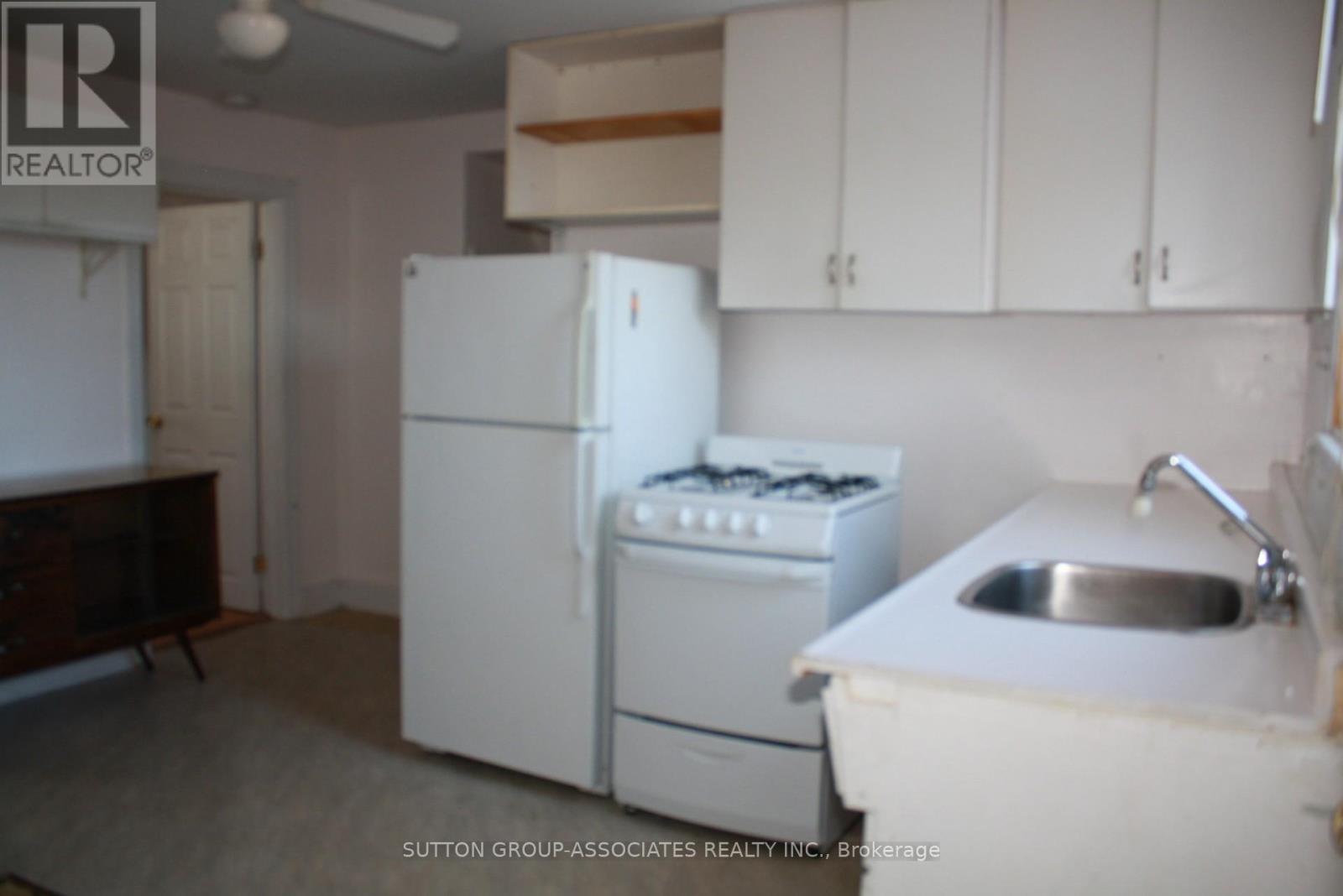 203 Fairview Avenue, Toronto, Ontario  M6P 3A6 - Photo 16 - W12454587