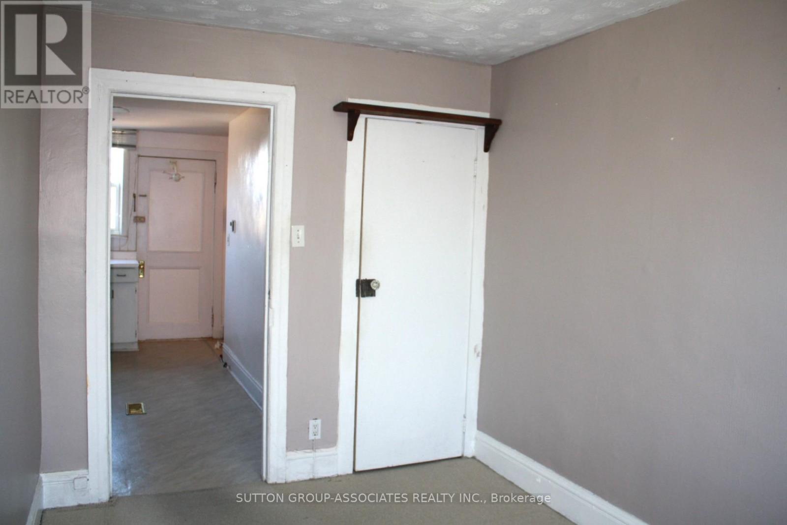 203 Fairview Avenue, Toronto, Ontario  M6P 3A6 - Photo 17 - W12454587
