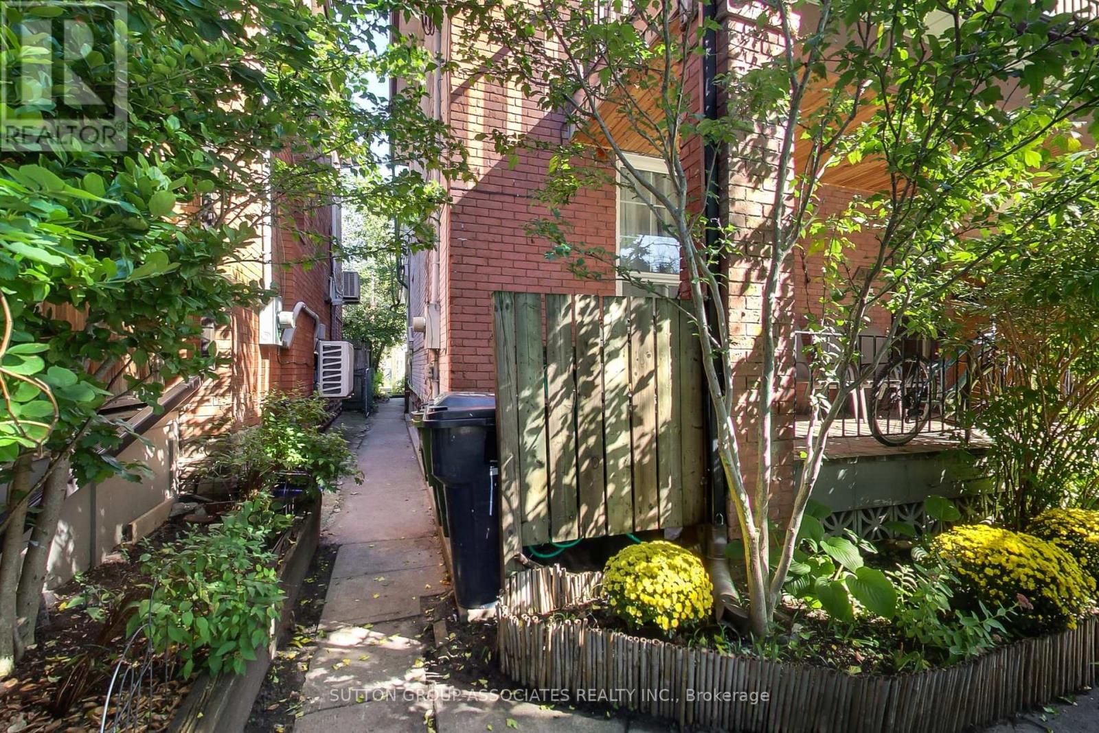 203 Fairview Avenue, Toronto, Ontario  M6P 3A6 - Photo 25 - W12454587