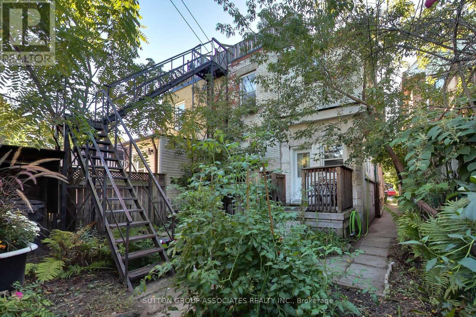 203 Fairview Avenue, Toronto, Ontario  M6P 3A6 - Photo 26 - W12454587