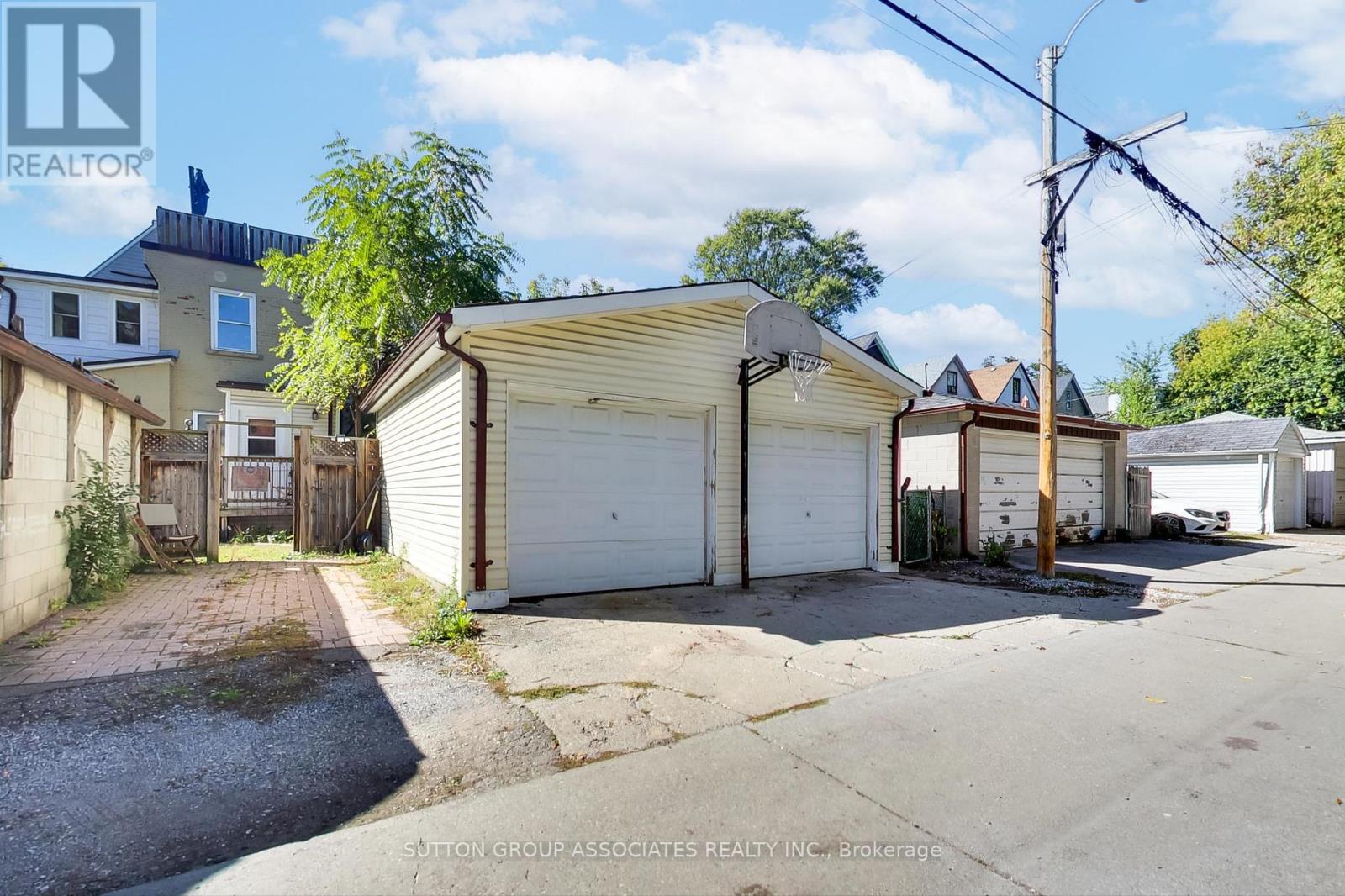 203 Fairview Avenue, Toronto, Ontario  M6P 3A6 - Photo 28 - W12454587