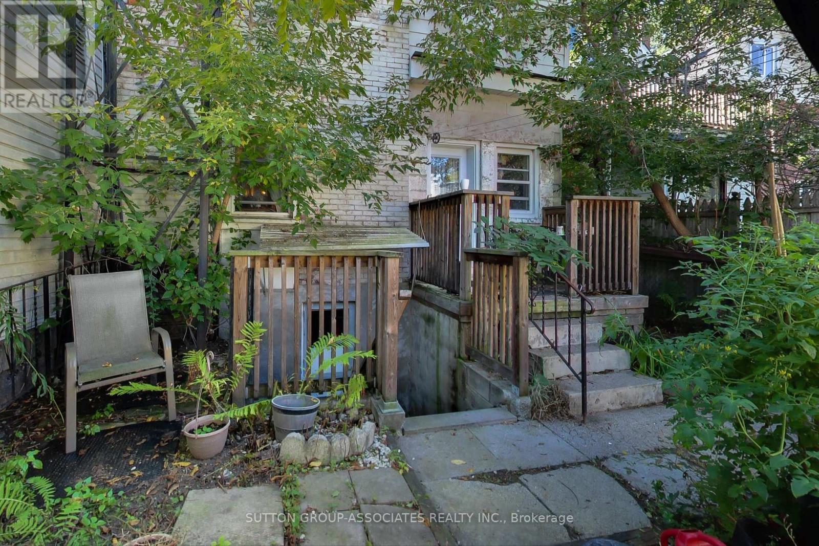 203 Fairview Avenue, Toronto, Ontario  M6P 3A6 - Photo 29 - W12454587