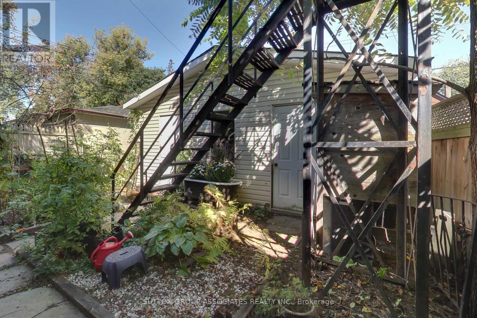 203 Fairview Avenue, Toronto, Ontario  M6P 3A6 - Photo 30 - W12454587