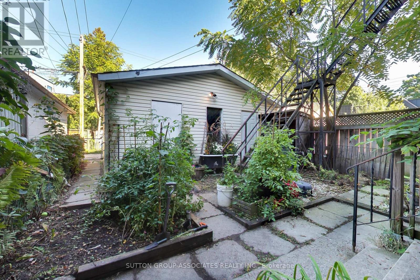 203 Fairview Avenue, Toronto, Ontario  M6P 3A6 - Photo 31 - W12454587