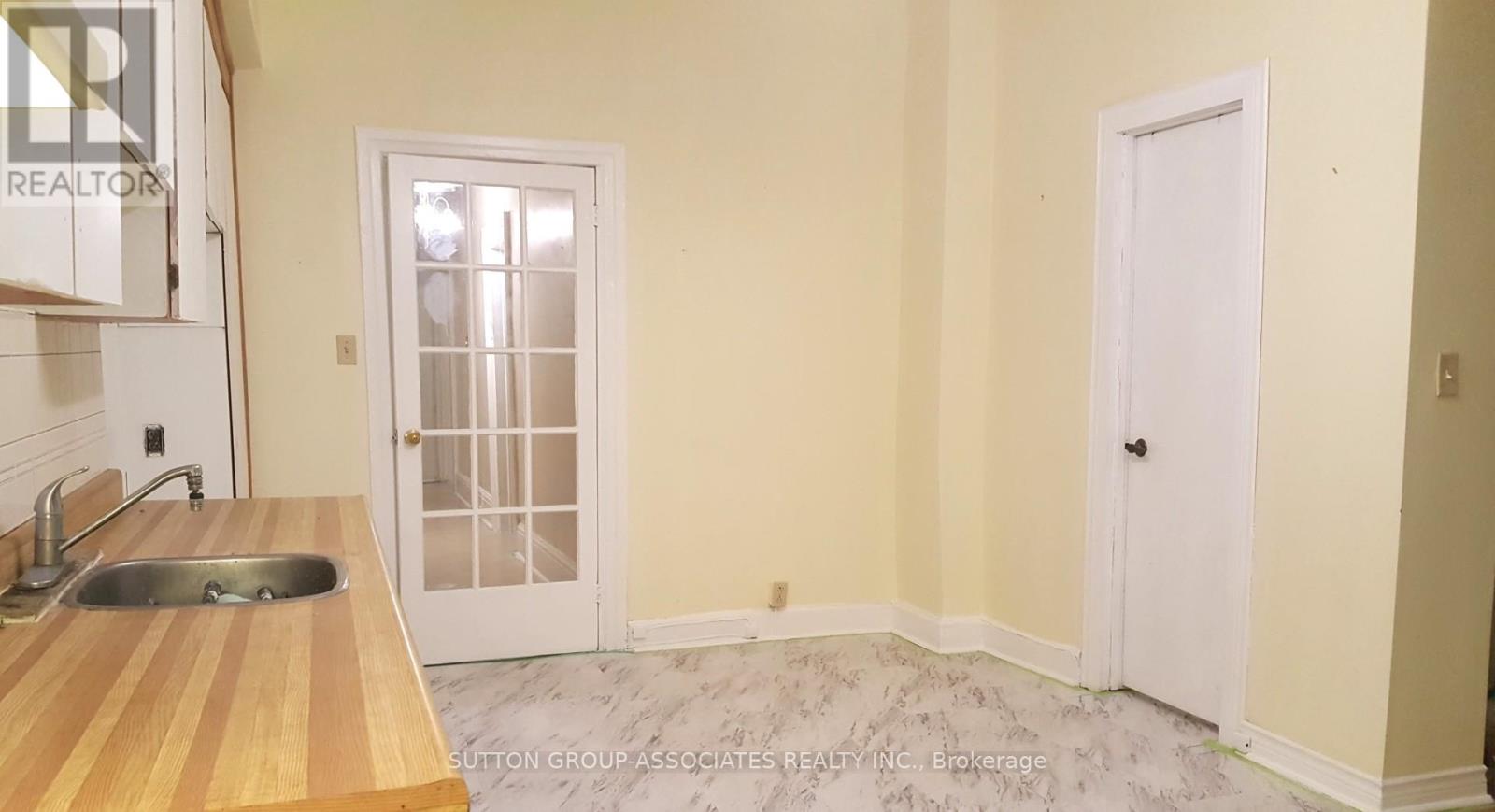 203 Fairview Avenue, Toronto, Ontario  M6P 3A6 - Photo 5 - W12454587