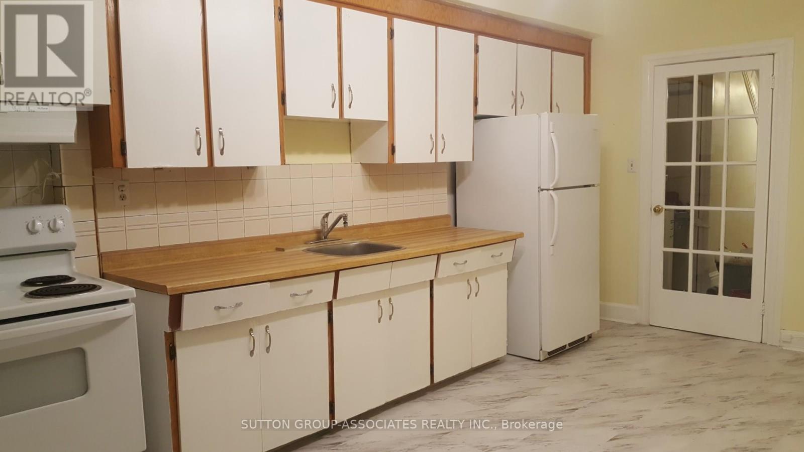 203 Fairview Avenue, Toronto, Ontario  M6P 3A6 - Photo 6 - W12454587
