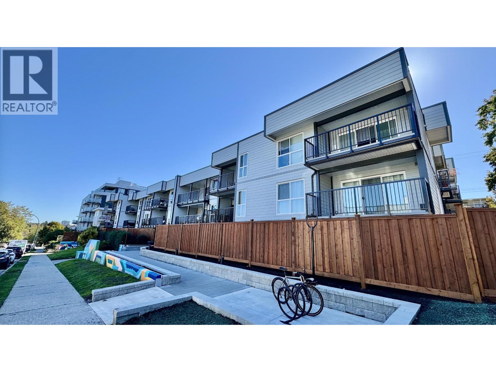 215 808 8TH AVENUE, Vancouver, British Columbia