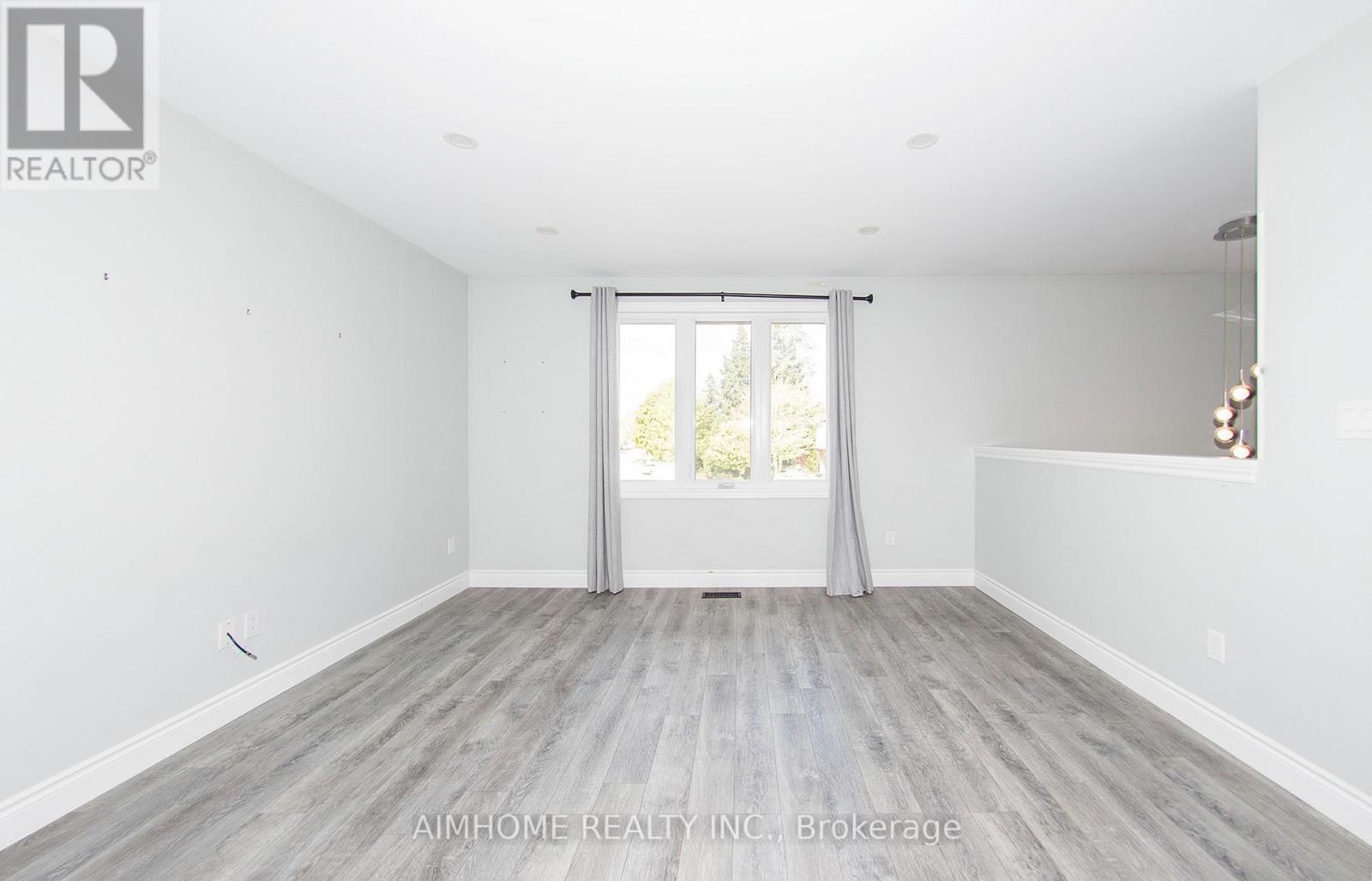 A - 389 Churchill Court, Waterloo, Ontario  N2L 6B4 - Photo 5 - X12454439