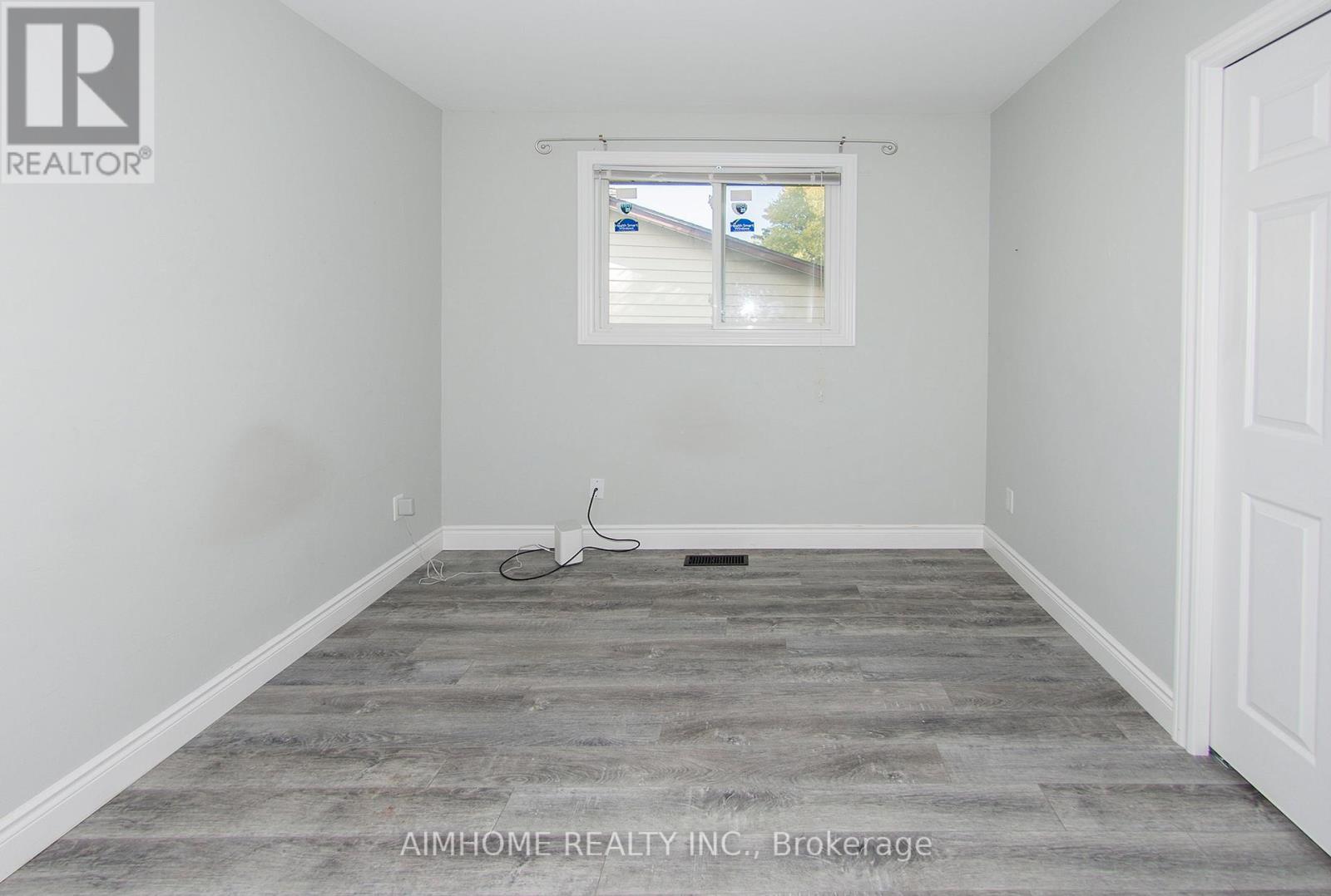 A - 389 Churchill Court, Waterloo, Ontario  N2L 6B4 - Photo 7 - X12454439