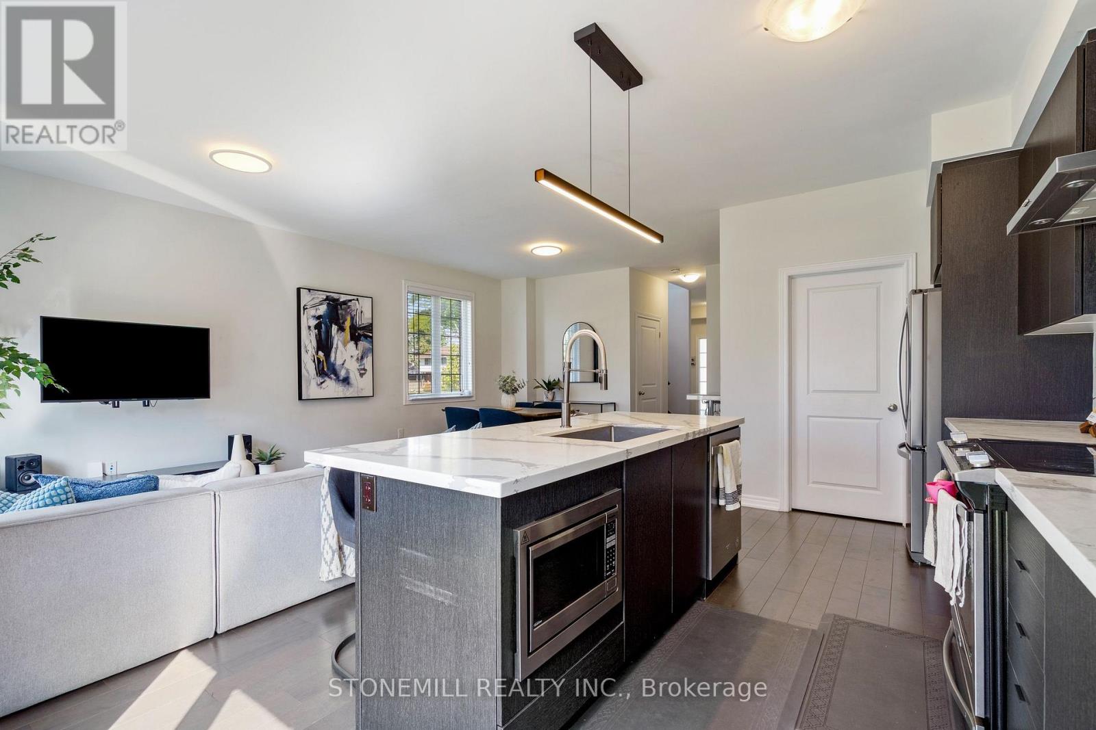 60 Bobolink Road, Hamilton, Ontario  L9A 2P5 - Photo 11 - X12454455