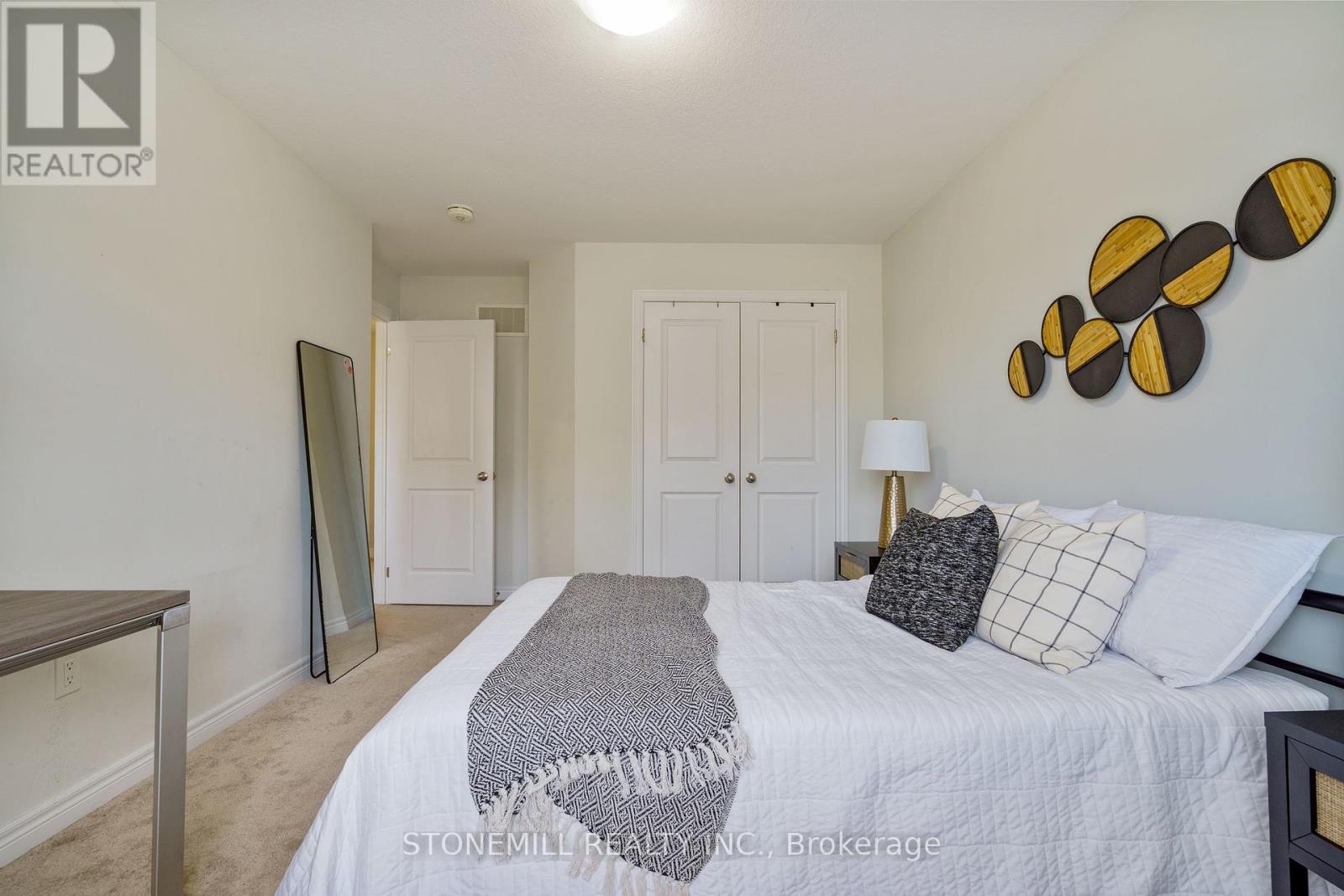60 Bobolink Road, Hamilton, Ontario  L9A 2P5 - Photo 25 - X12454455