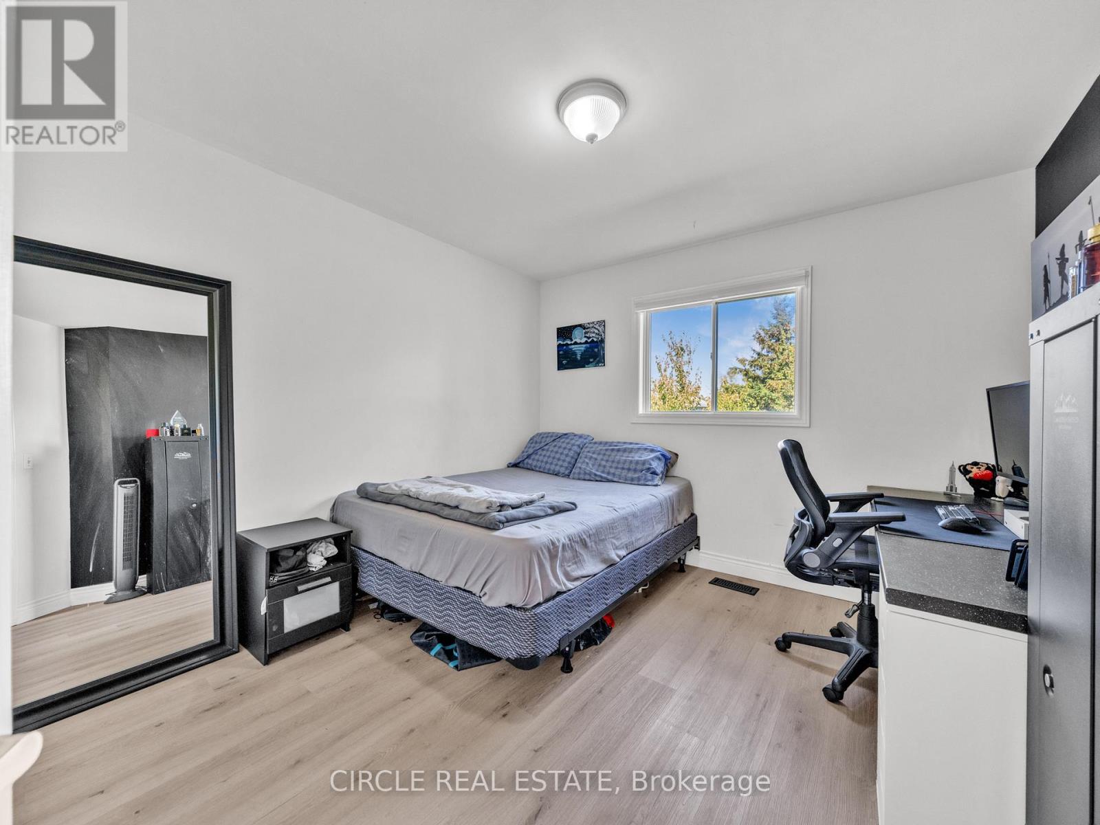 3818 Yellowood Street, Windsor, Ontario  N9E 4T3 - Photo 12 - X12454468