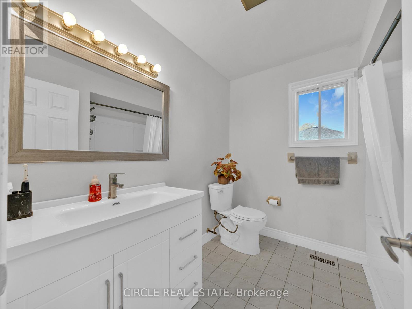 3818 Yellowood Street, Windsor, Ontario  N9E 4T3 - Photo 23 - X12454468