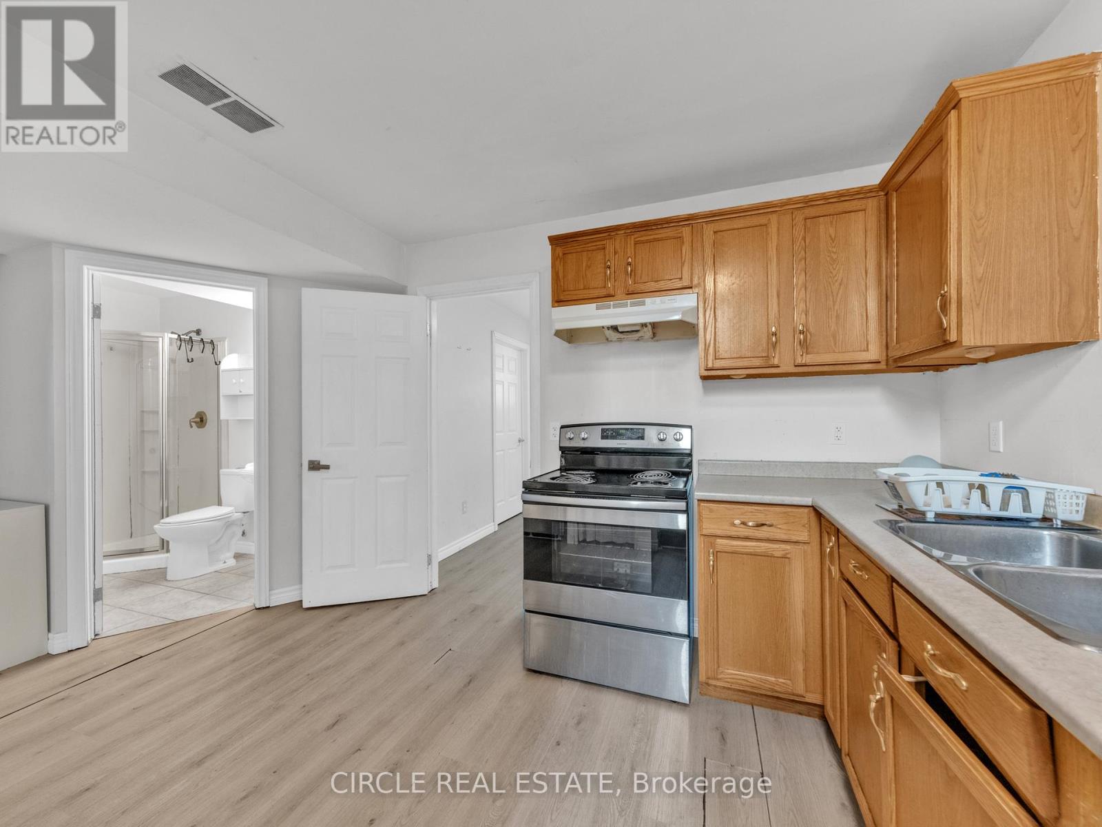 3818 Yellowood Street, Windsor, Ontario  N9E 4T3 - Photo 30 - X12454468