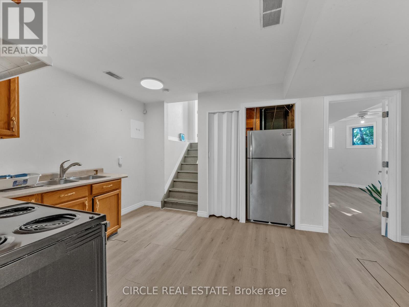 3818 Yellowood Street, Windsor, Ontario  N9E 4T3 - Photo 31 - X12454468