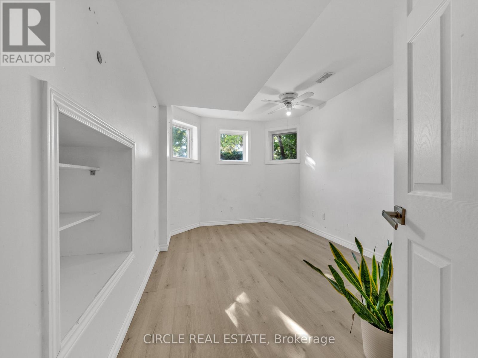 3818 Yellowood Street, Windsor, Ontario  N9E 4T3 - Photo 32 - X12454468