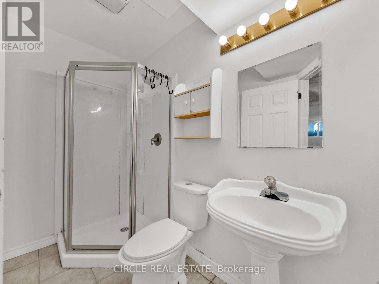 3818 Yellowood Street, Windsor, Ontario  N9E 4T3 - Photo 34 - X12454468