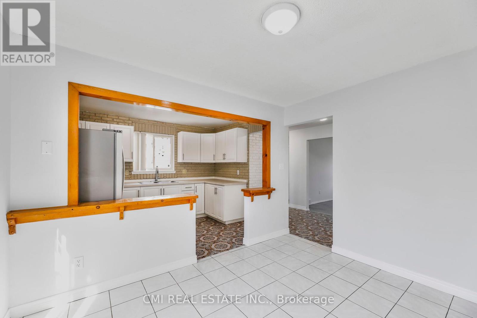 17 Maplestone Avenue, Sarnia, Ontario  N7S 4X1 - Photo 11 - X12454473