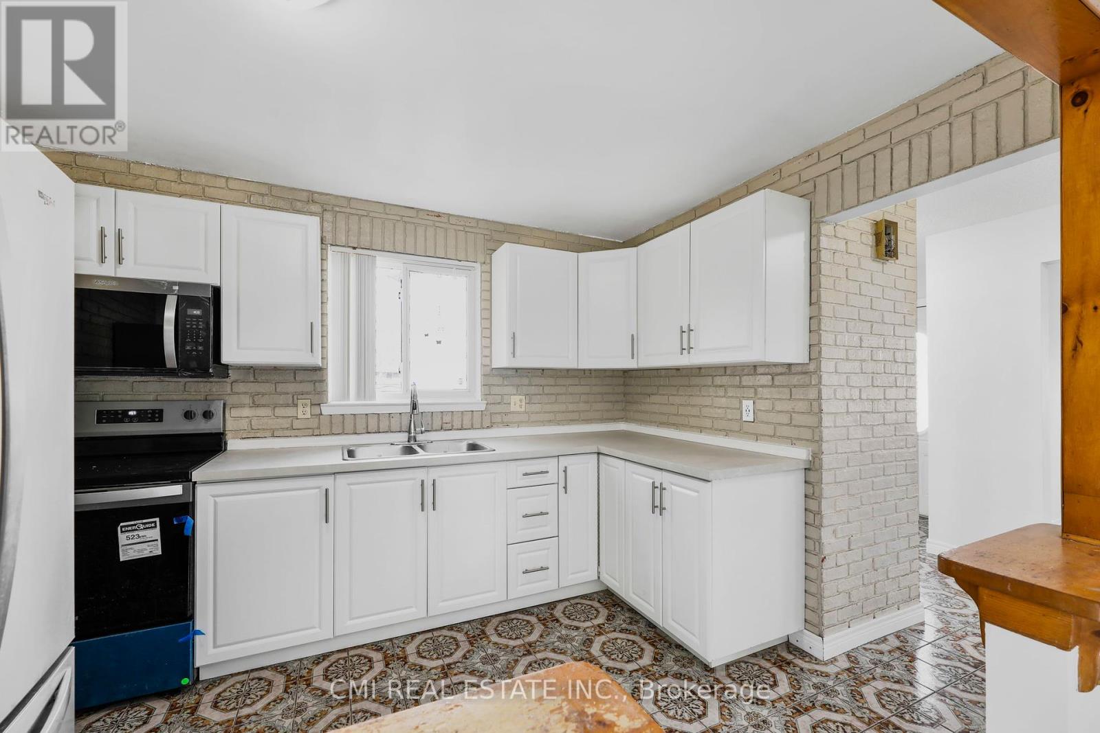 17 Maplestone Avenue, Sarnia, Ontario  N7S 4X1 - Photo 14 - X12454473