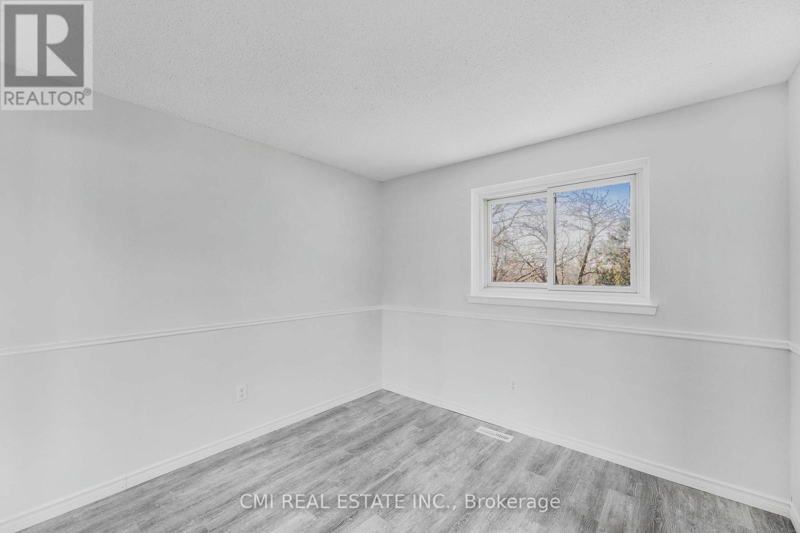 17 Maplestone Avenue, Sarnia, Ontario  N7S 4X1 - Photo 18 - X12454473