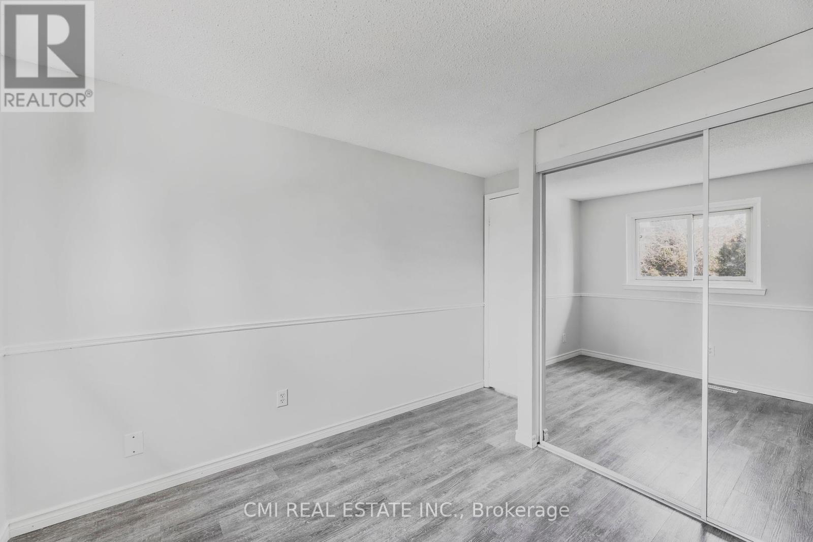17 Maplestone Avenue, Sarnia, Ontario  N7S 4X1 - Photo 19 - X12454473