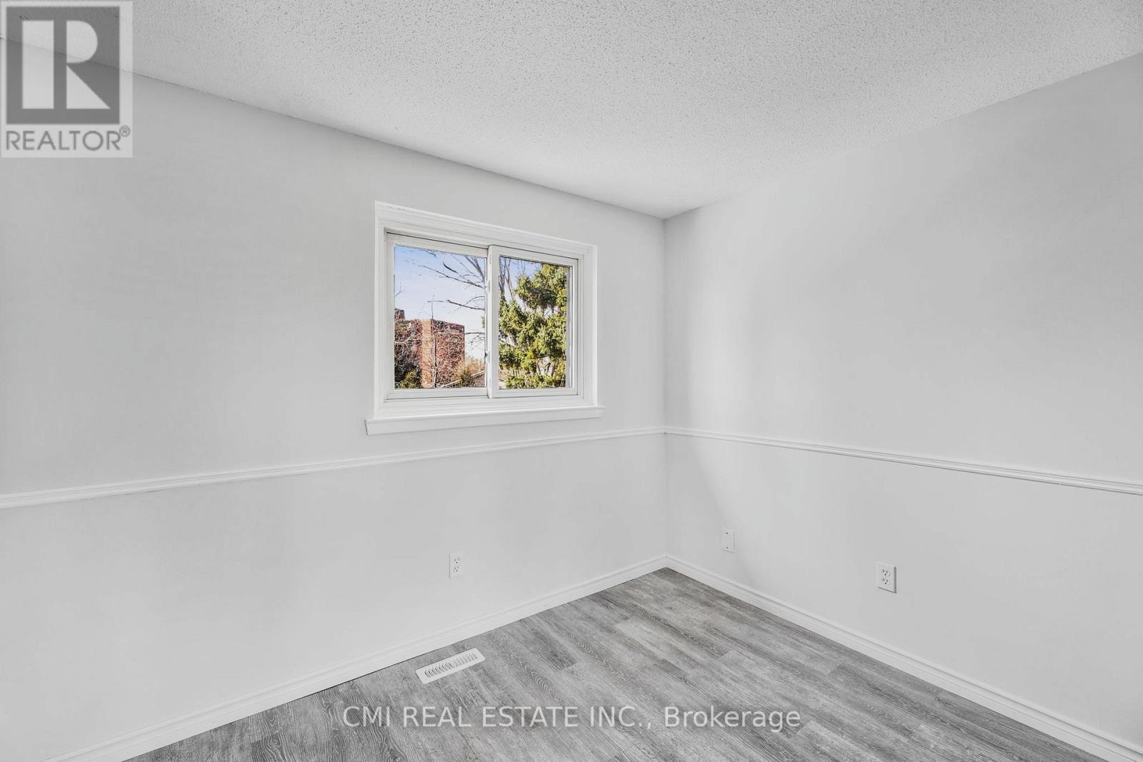 17 Maplestone Avenue, Sarnia, Ontario  N7S 4X1 - Photo 21 - X12454473