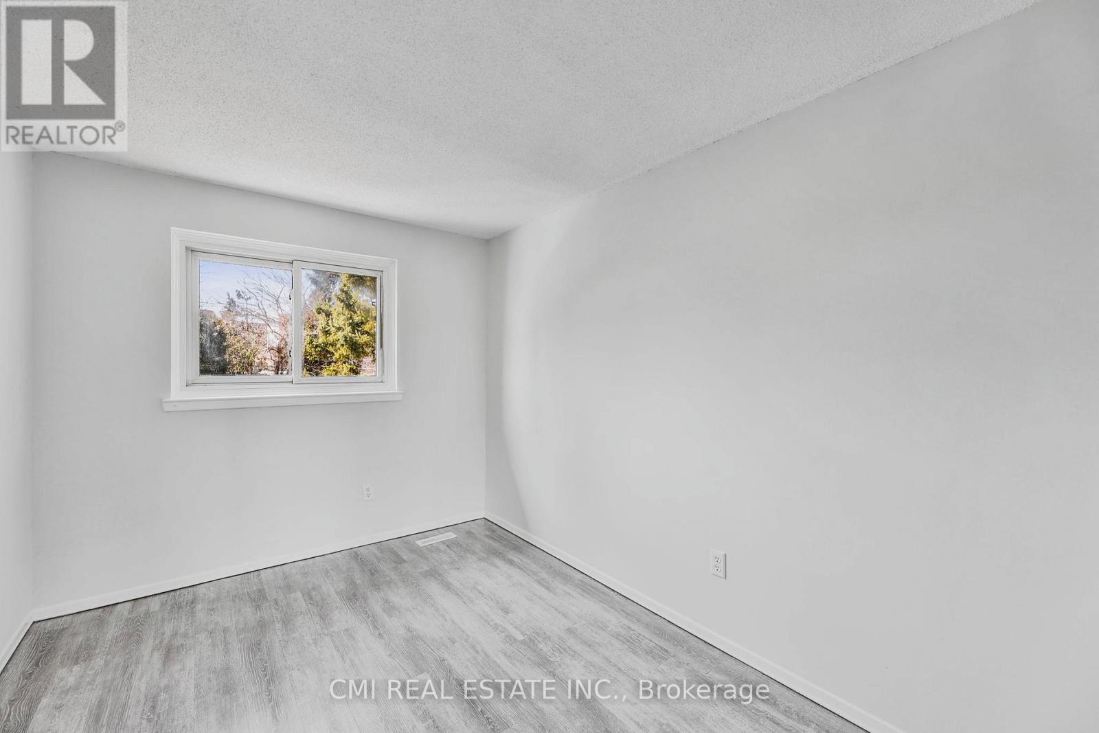 17 Maplestone Avenue, Sarnia, Ontario  N7S 4X1 - Photo 22 - X12454473