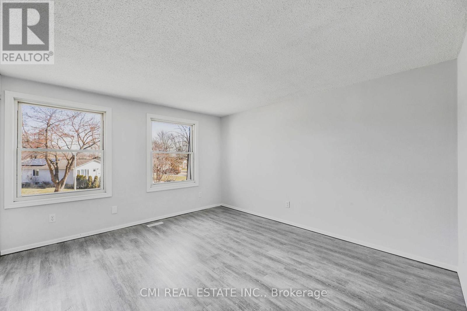 17 Maplestone Avenue, Sarnia, Ontario  N7S 4X1 - Photo 26 - X12454473