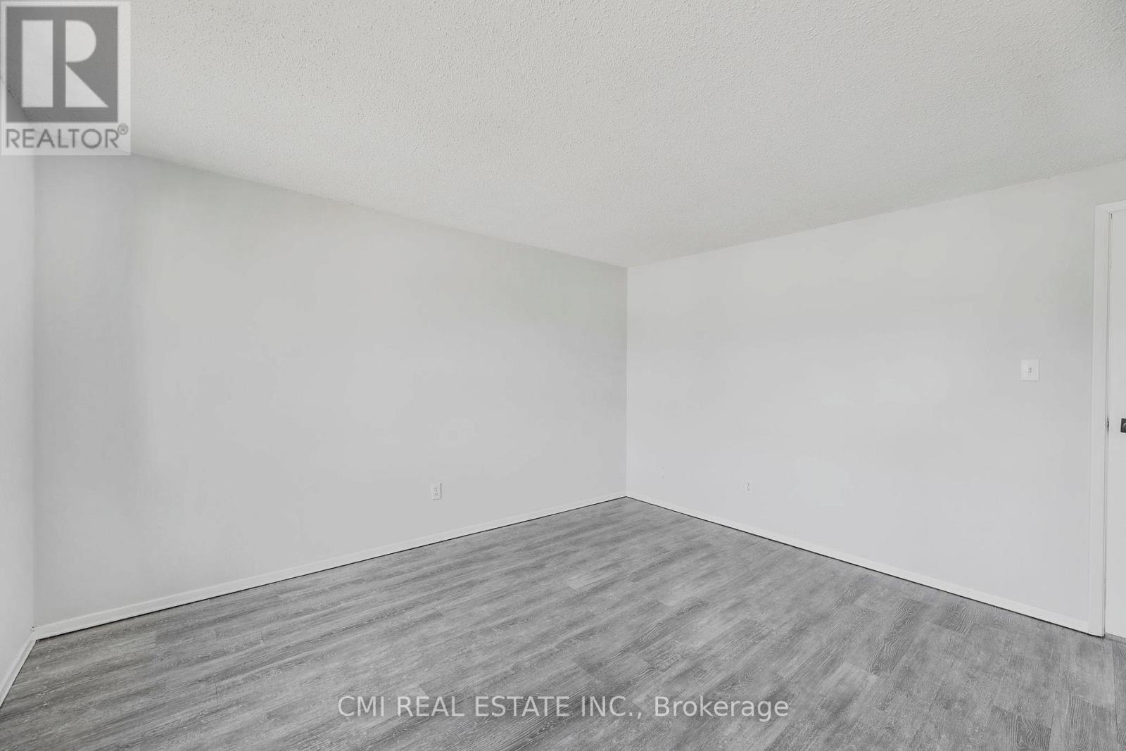 17 Maplestone Avenue, Sarnia, Ontario  N7S 4X1 - Photo 28 - X12454473