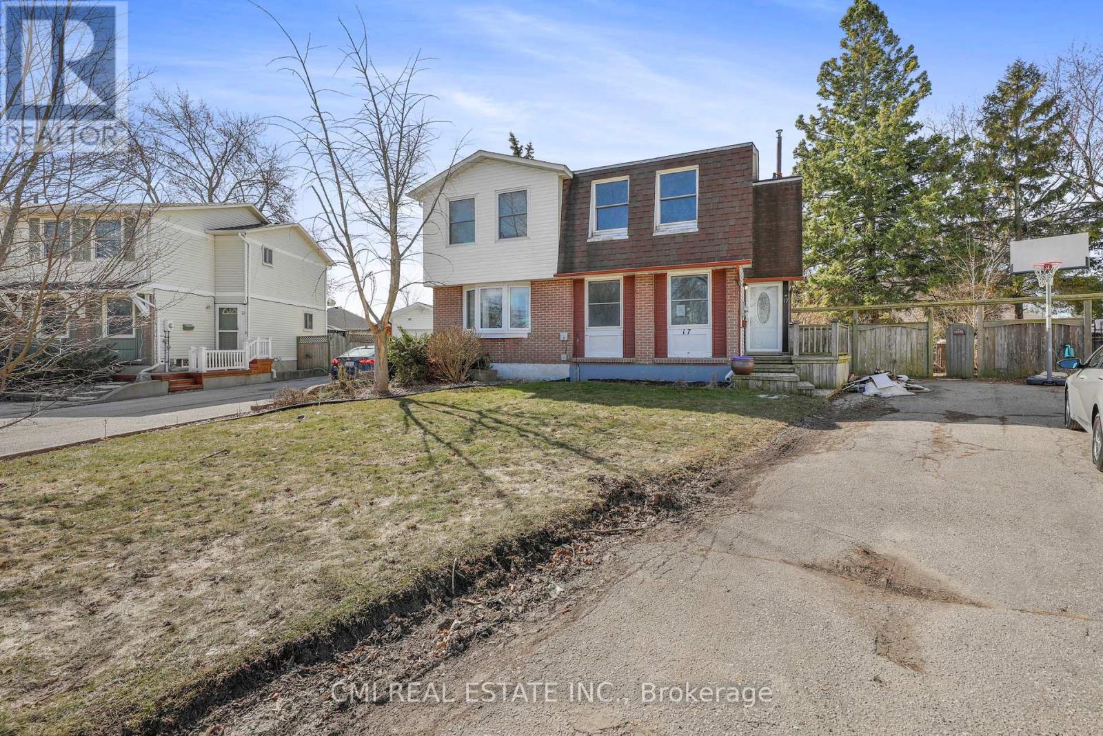 17 Maplestone Avenue, Sarnia, Ontario  N7S 4X1 - Photo 4 - X12454473