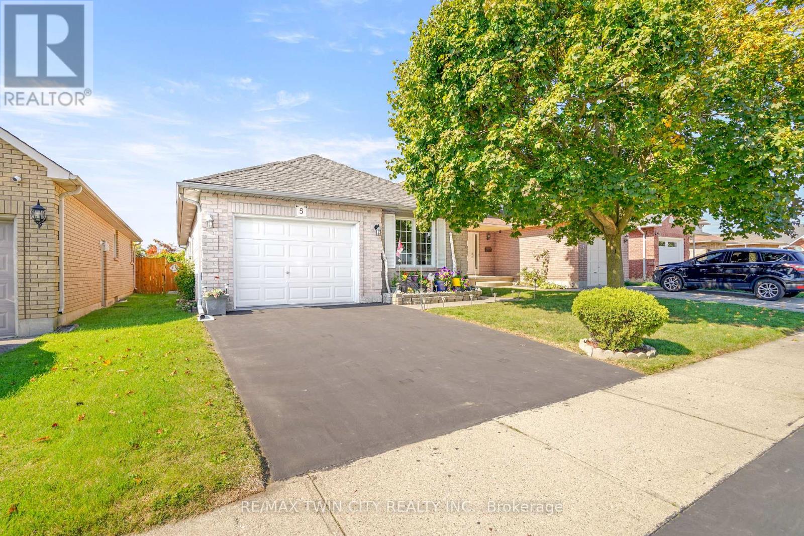 5 ANASTASIA CRESCENT, Brantford, Ontario