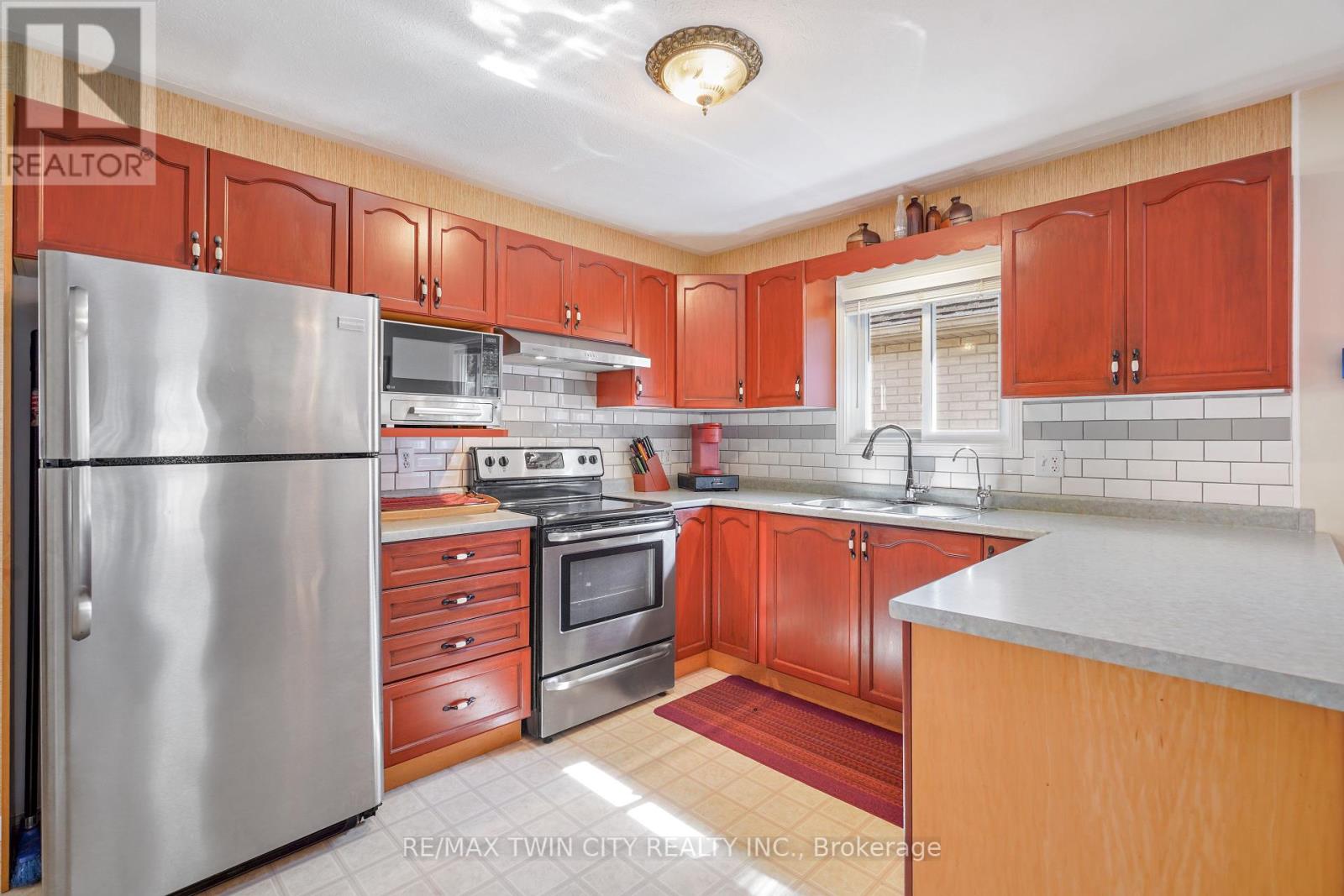 5 Anastasia Crescent, Brantford, Ontario  N3P 2A9 - Photo 10 - X12454507