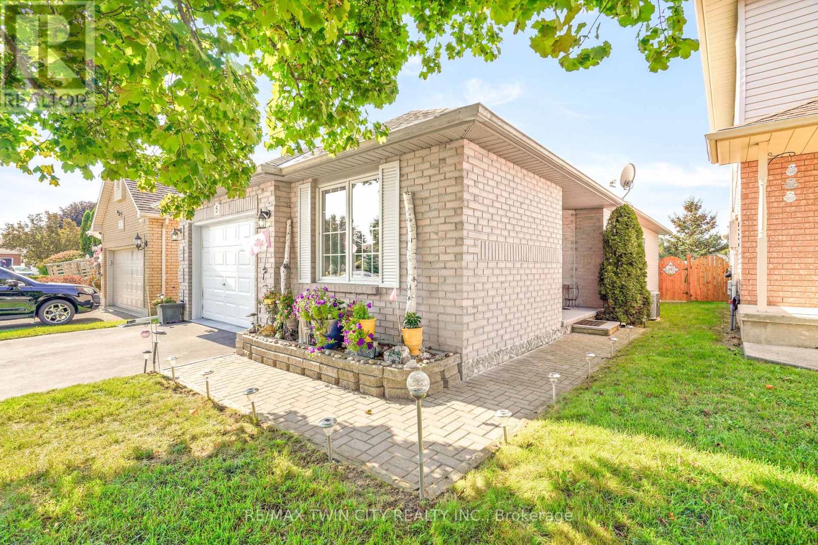 5 Anastasia Crescent, Brantford, Ontario  N3P 2A9 - Photo 4 - X12454507